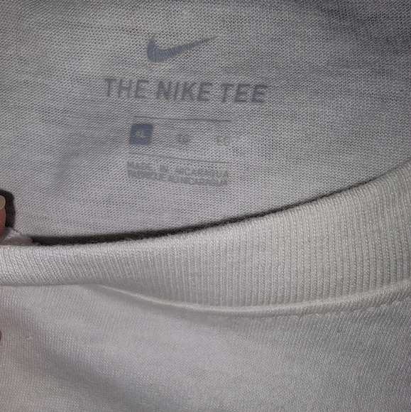 NWT women's nike - Picture 2 of 4